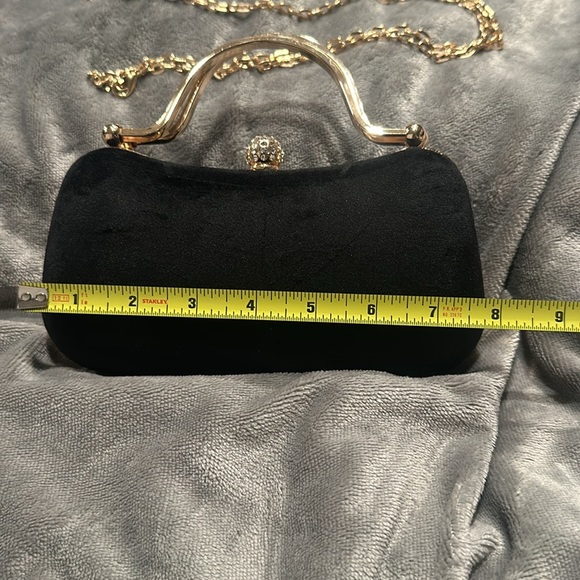 Velvet hard case baby purse with removable chain strap - Picture 5 of 8